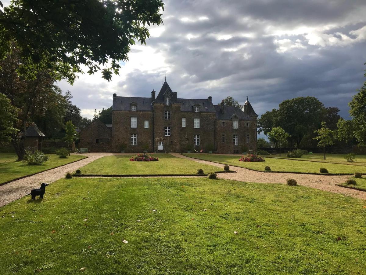 Chateau De Cadouzan Saint-Dolay Exterior foto